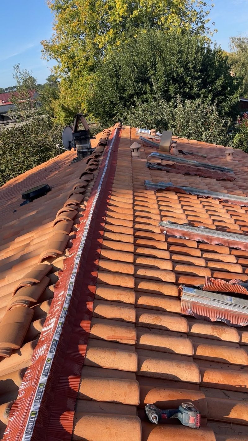 Pose d’un faîtage à sec avec closoir ventilé